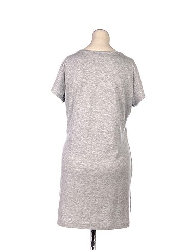 42 Beden PreLoved Kısa Elbise %70 İndirimli.