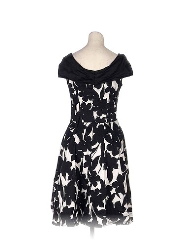 s Beden PreLoved Kısa Elbise %70 İndirimli.