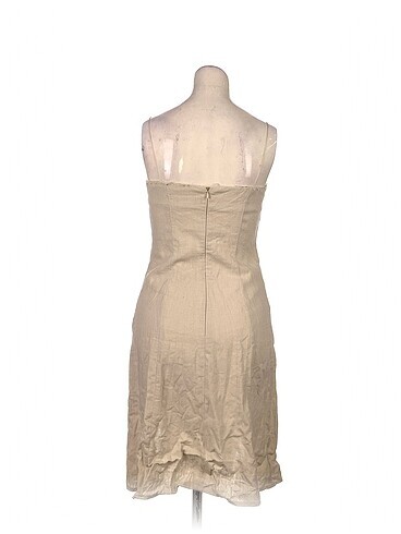 m Beden PreLoved Kısa Elbise %70 İndirimli.