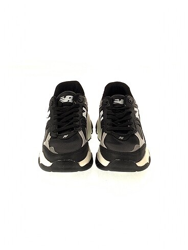 37 Beden New Balance Spor Ayakkabı %70 İndirimli.