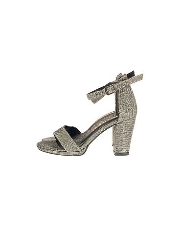 PreLoved Sandalet %70 İndirimli.