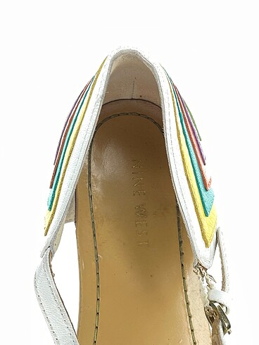 38 Beden çeşitli Renk Nine West Sandalet %70 İndirimli.
