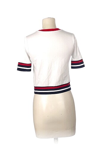 s Beden PreLoved T-shirt %70 İndirimli.