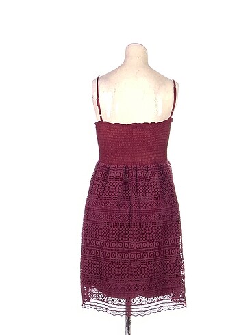m Beden PreLoved Kısa Elbise %70 İndirimli.