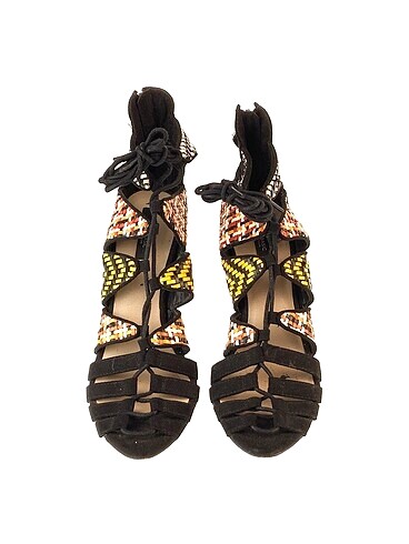 38 Beden Zara Stiletto %70 İndirimli.