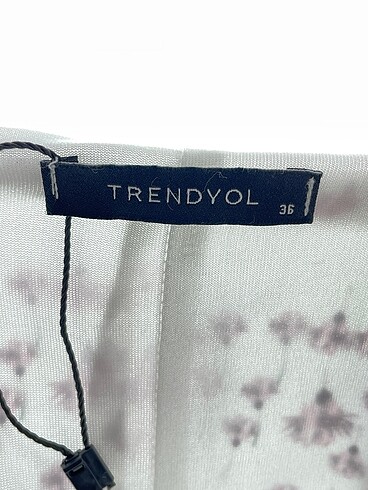 36 Beden beyaz Renk Trendyol & Milla Kısa Elbise %70 İndirimli.