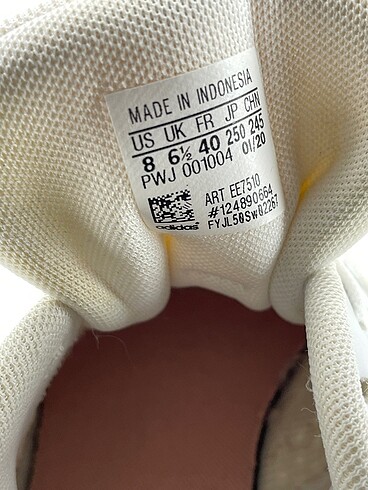 40 Beden beyaz Renk Adidas Spor Ayakkabı %70 İndirimli.