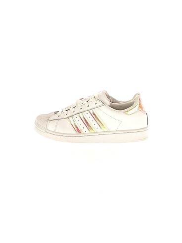 Adidas Spor Ayakkabı %70 İndirimli.