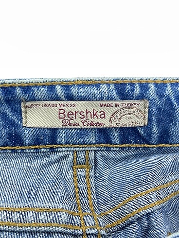 32 Beden mavi Renk Bershka Jean / Kot %70 İndirimli.