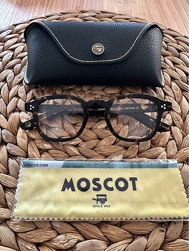 Moscot Momza