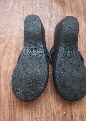 Kadın Siyah Çiçek Detaylı Dolgu Topuk Terlik - Görsel 5