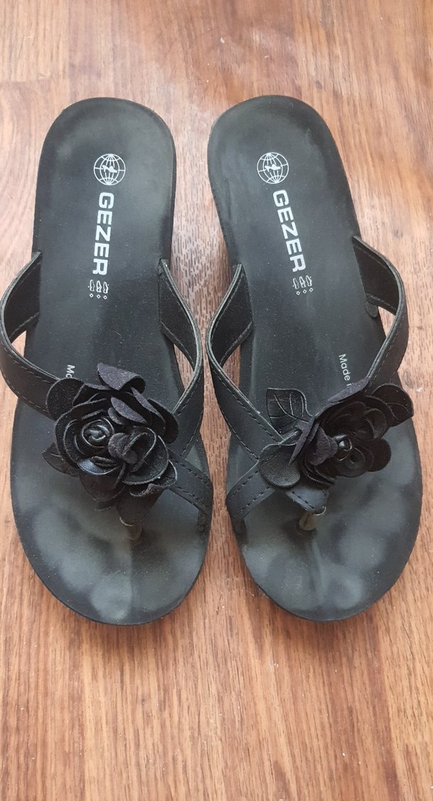 Kadın Siyah Çiçek Detaylı Dolgu Topuk Terlik - Görsel 3