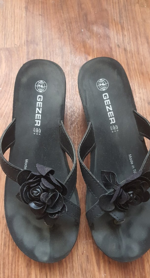 Kadın Siyah Çiçek Detaylı Dolgu Topuk Terlik - Görsel 2