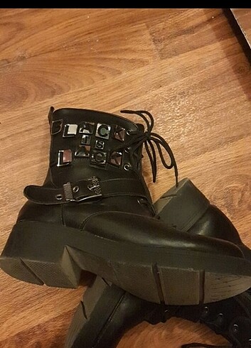 Siyah az topuklu bot - Görsel 5