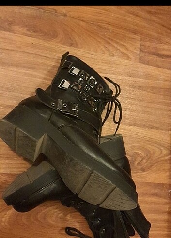 Siyah az topuklu bot - Görsel 6