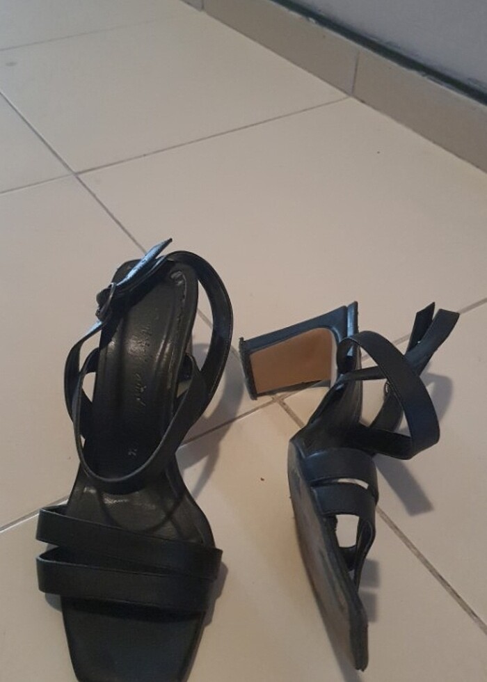 Siyah bantli yazlık ayakkabi - Görsel 3