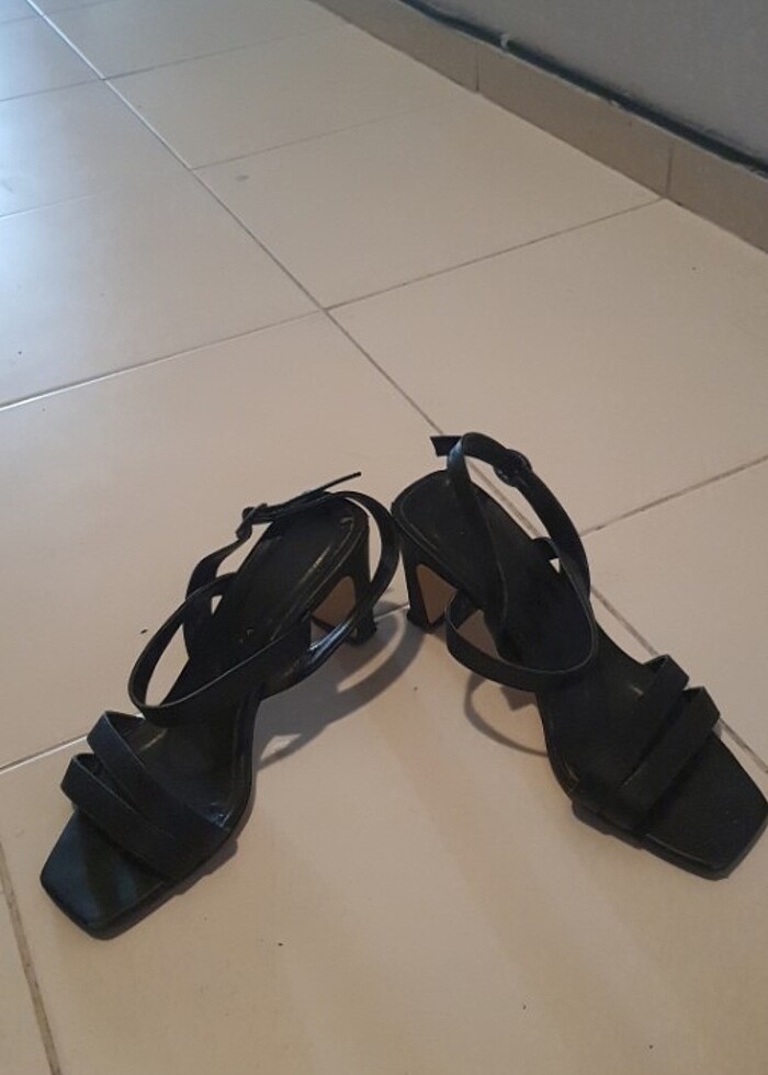 Siyah bantli yazlık ayakkabi - Görsel 5