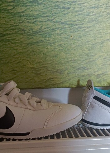 37 Beden beyaz Renk Orijinal Nike beyaz spor ayakkabı 