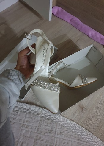 Beyaz Tokalı Yüksek Topuklu Kadın Abiye Ayakkabı - Görsel 2