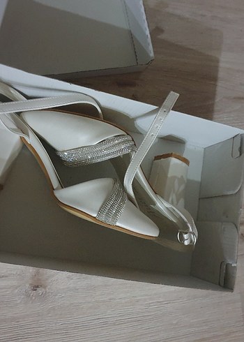 Beyaz Tokalı Yüksek Topuklu Kadın Abiye Ayakkabı - Görsel 4