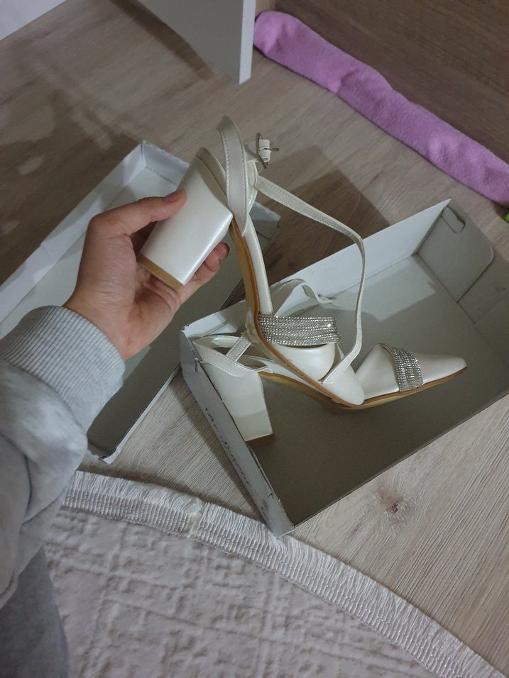 Beyaz Tokalı Yüksek Topuklu Kadın Abiye Ayakkabı - Görsel 3
