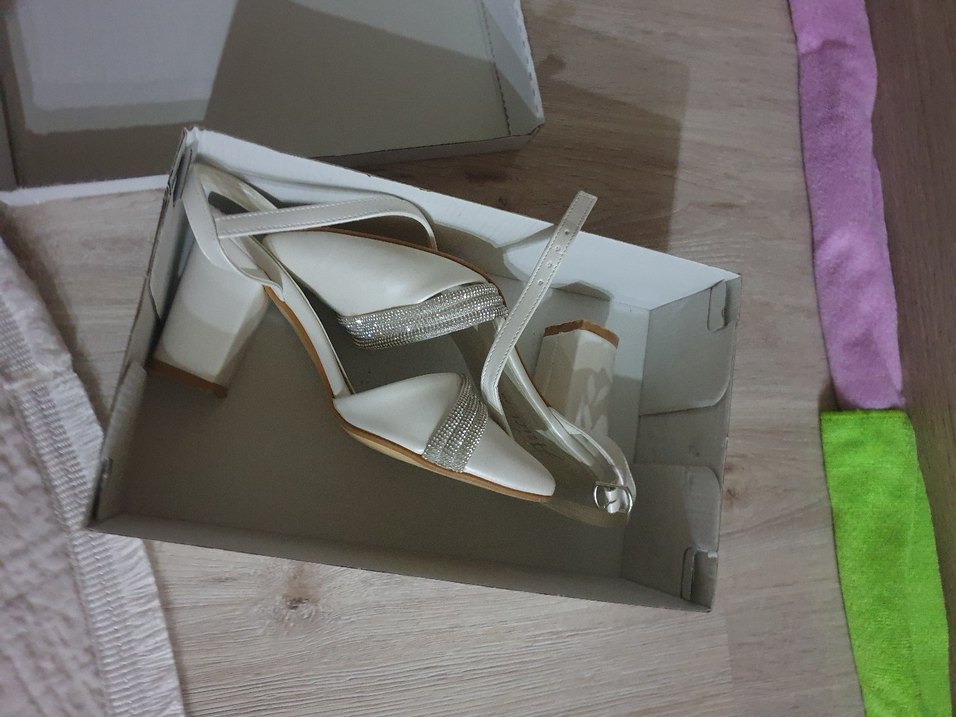 Beyaz Tokalı Yüksek Topuklu Kadın Abiye Ayakkabı - Görsel 4