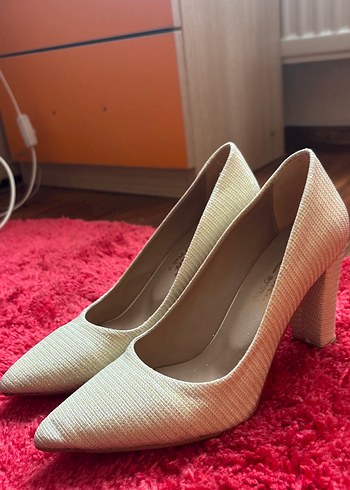 Bej krem renkte parıltı Detaylı Kadın Topuklu Ayakkabı - Görsel 3