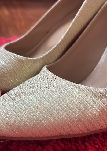 Bej krem renkte parıltı Detaylı Kadın Topuklu Ayakkabı - Görsel 2