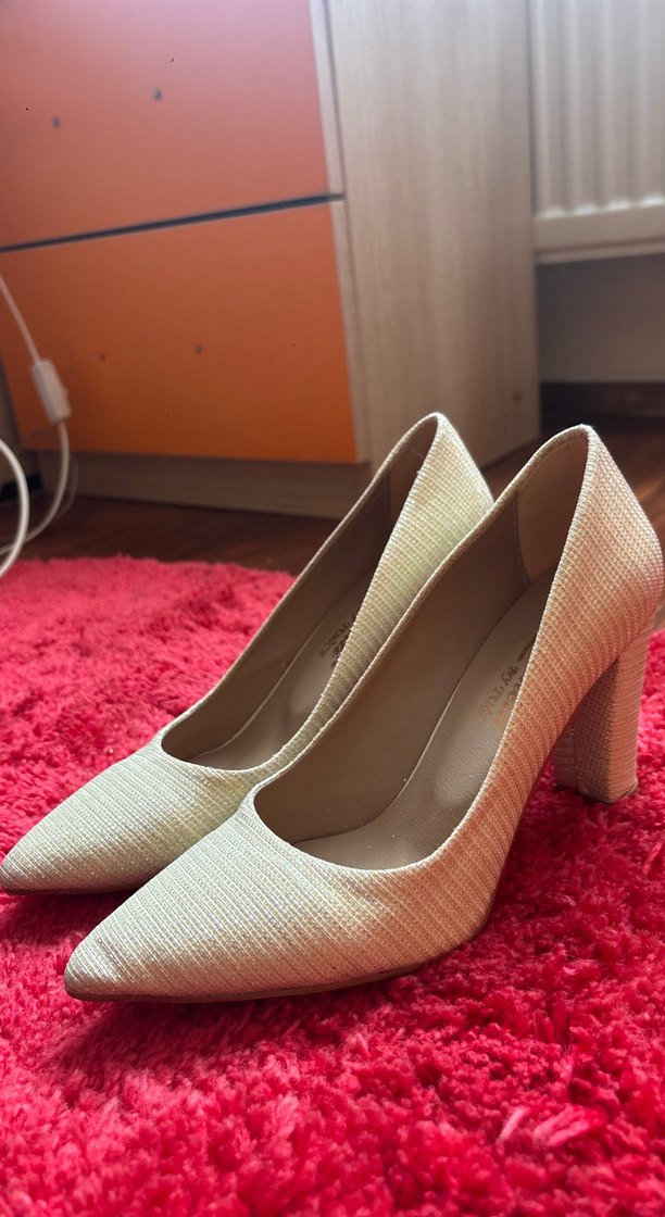 Bej krem renkte parıltı Detaylı Kadın Topuklu Ayakkabı - Görsel 3