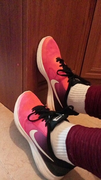 36.5 Beden pembe Renk Orjinal fosforlu pembe Nike spor ayakkabı