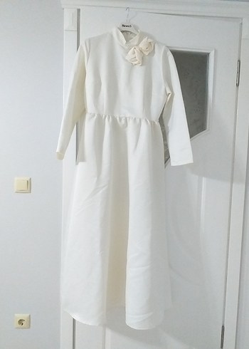 Uzun Kollu Beyaz Minimalist Elbise