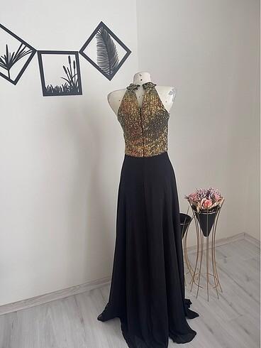 Miss Defne Halter Yaka Pullu Uzun Abiye Elbise