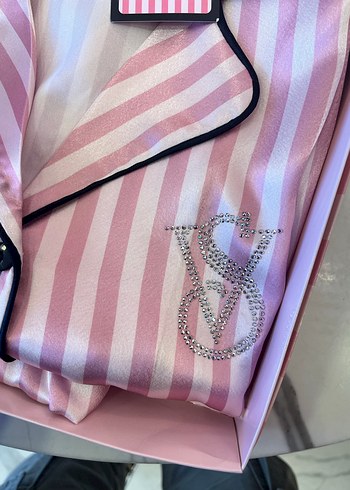 Victoria's Secret Pembe Çizgili Kadın Pijama - Görsel 2
