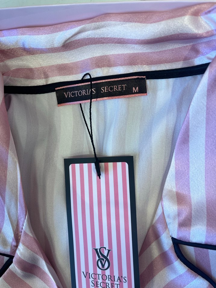 Victoria's Secret Pembe Çizgili Kadın Pijama - Görsel 3