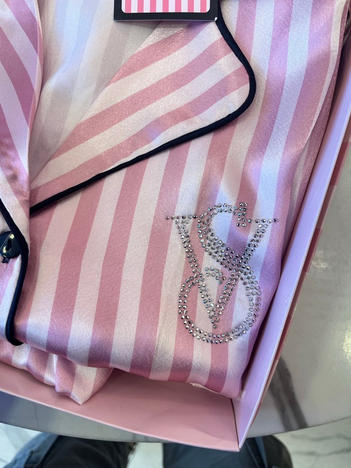 Victoria's Secret Pembe Çizgili Kadın Pijama - Görsel 2
