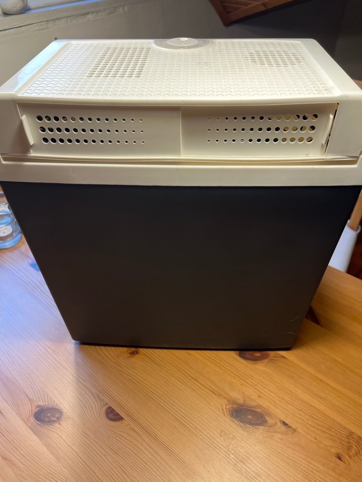 Beyaz ve Gri oto buzdolabı/ elektrikli soğutucu ezetil - Görsel 3