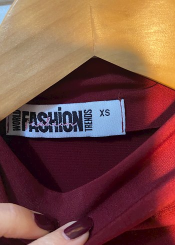 Bordo Drapeli Yüksek Yakalı Kolsuz Bluz - Görsel 6