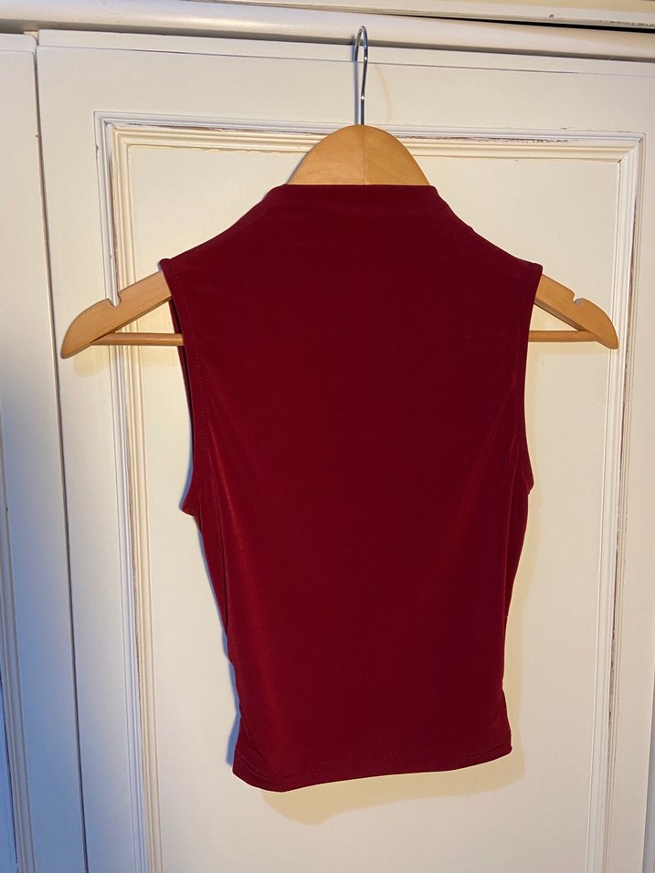 Bordo Drapeli Yüksek Yakalı Kolsuz Bluz - Görsel 5