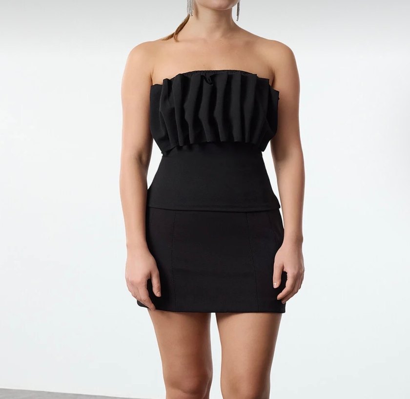 trenyol milla Fırfırlı Straplez Siyah Mini Abiye - Görsel 2