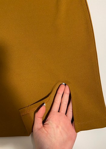 Taba yırtmaçlı mini etek - Görsel 4