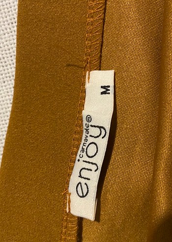 Taba yırtmaçlı mini etek - Görsel 3