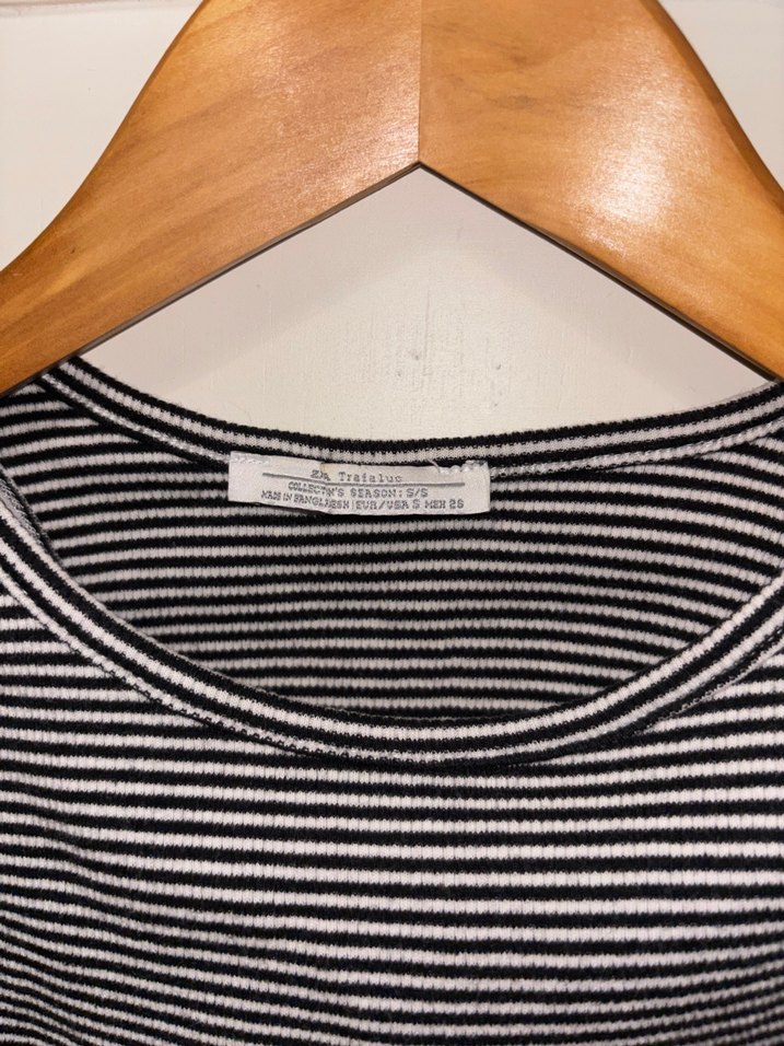 Zara Siyah-Beyaz Çizgili Kolsuz Crop Top — görsel 2/4