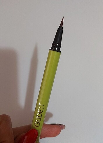 L'Oréal Paris BEAULIS EYELINER