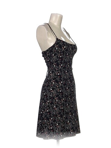 H&M H&M Mini Elbise %70 İndirimli.