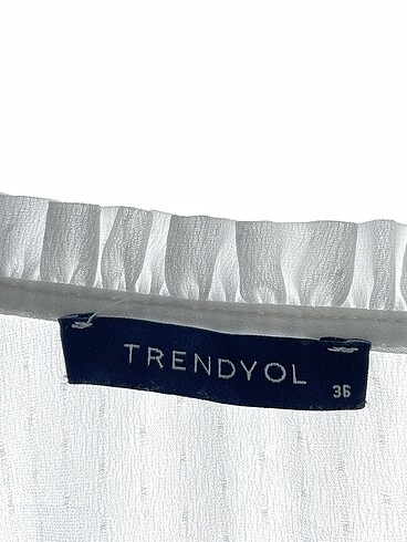 36 Beden beyaz Renk Trendyol & Milla Bluz %70 İndirimli.