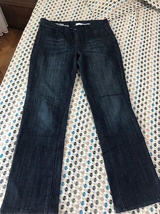 GUESS VE DKNY
