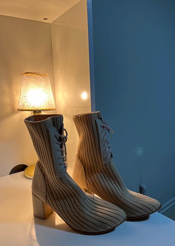 Bej Pliseli Kadın Bot, Kalın Topuklu