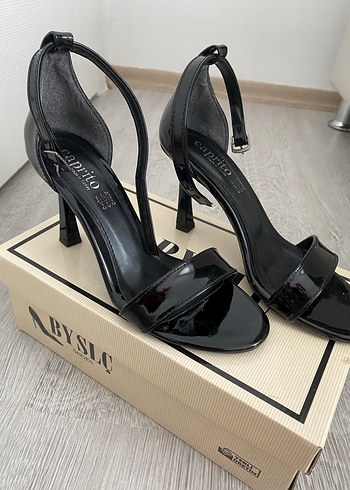 Siyah Tek bantlı Kadın Topuklu Ayakkabı
