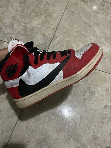 42 Beden kırmızı Renk Nike air jordan sneaker