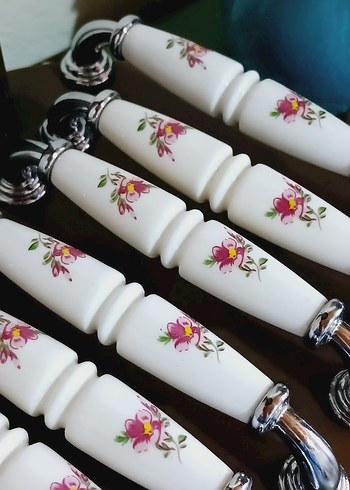 Çiçek Desenli Beyaz porselen kulp - Görsel 4